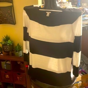 JCREW LIGHT WGT SWEATER